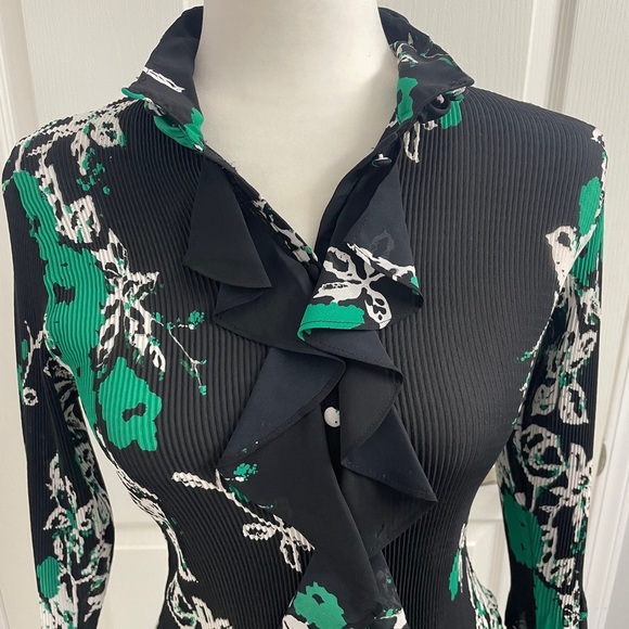 Violet & Claire Black/Green Floral Blouse Pleated With Ruffles 3/4 Sleeves Sz S - Picture 1 of 15
